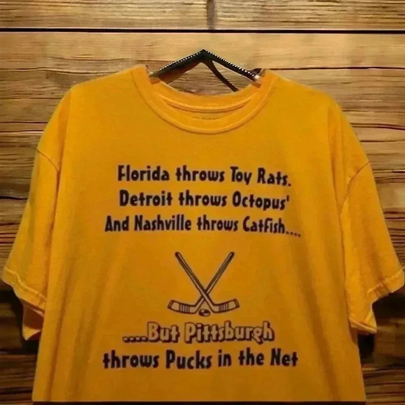 Pittsburgh Penguins Gildan “Pitttsburgh Throws Pucks in the Net” Men’s XL #NHL - Picture 2 of 2